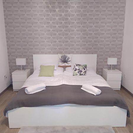 Lady Mabel'S Apartment Near To Arena, Puskas Stadion And City Park, With Guarded Parking Place Budapesta Exterior foto